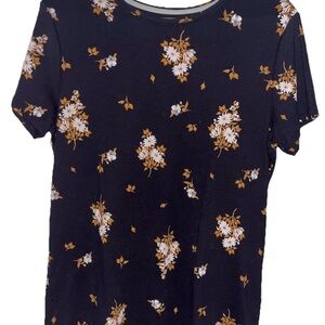 Croft & Barrow Black and Gold Floral Short Sleeve Top